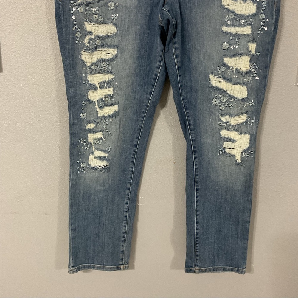 Torrid Premium Boyfriend Jeans with Floral Embroidery and distressed Size 16 - Picture 3 of 12